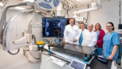 Image: Professor Lanfermann (left) and his team are delighted with the new angiography system; Copyright: Karin Kaiser / MHH 