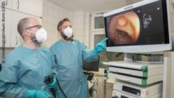 Photo: Imaging in colonoscopy, (from left) Prof. Jacob Nattermann and Dr. Robert Hüneburg.