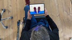 Image: A man in a wheelchair uses a mirror therapy app via tablet; Copyright: Routine Health GmbH