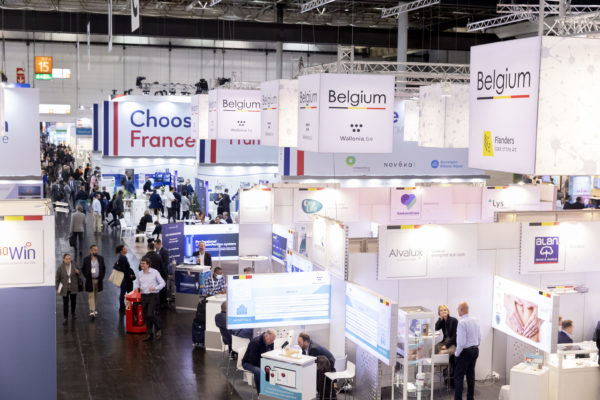 Photo: Joint stands in hall 15 at MEDICA; Copyright: Messe Düsseldorf