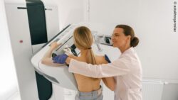 Image: Radiologist does mammograms for woman to check for breast cancer; Copyright: astakhovyaroslav 