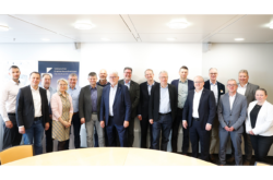 A group photo in a meeting room; Copyright: Mark Keppler
