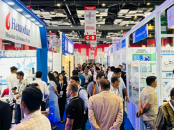 MEDICAL FAIR INDIA with many booths and numerous visitorsn