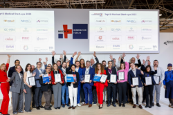 All the winners of the MEDICA START-UP COMPETITION 2025 together on stage! (Photo: Constanze Tillmann)