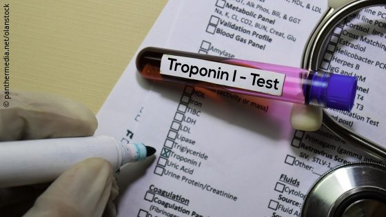Image: Blood sample labelled "Troponin I" on a test sheet; Copyright: panthermedia.net/olanstock