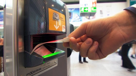 Image: Ticket is being scanned at the fair entrance; Copyright: beta-web